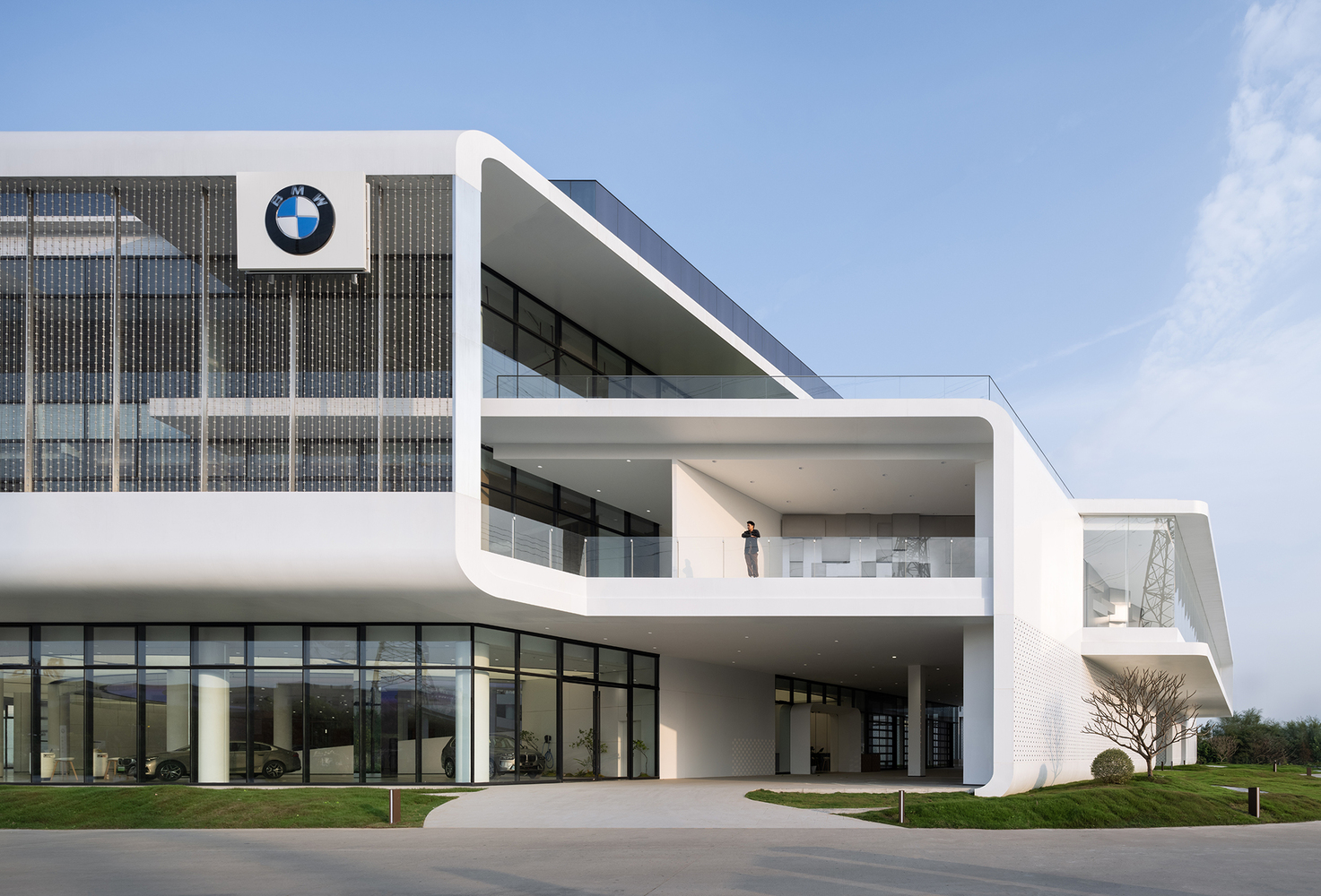 BMW 佛山宝马宝创绿星灯塔丨中国佛山丨朱海博建筑设计事务所-1