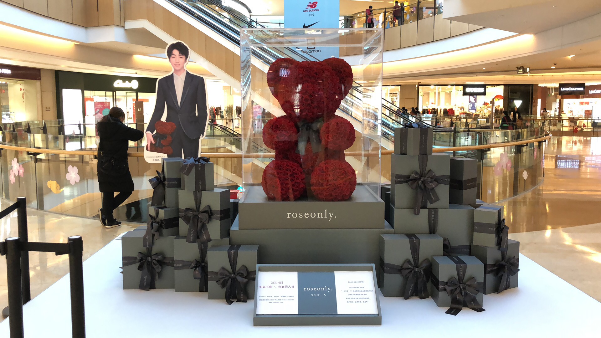 玫瑰花品牌中岛快闪设计丨中国北京丨RO设计师-3