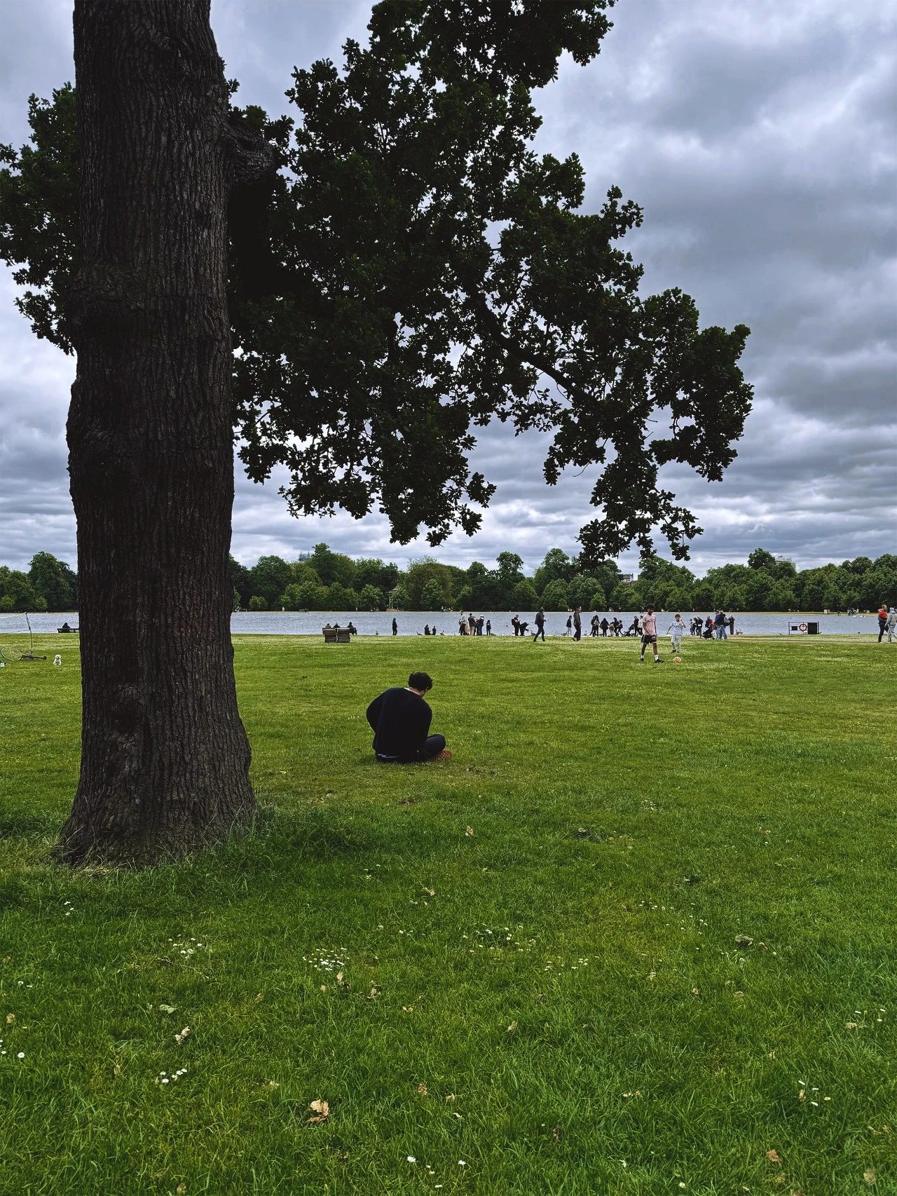 设计在旅途，伦敦River Thames白色公寓丨英国丨懒猫创意空间-14