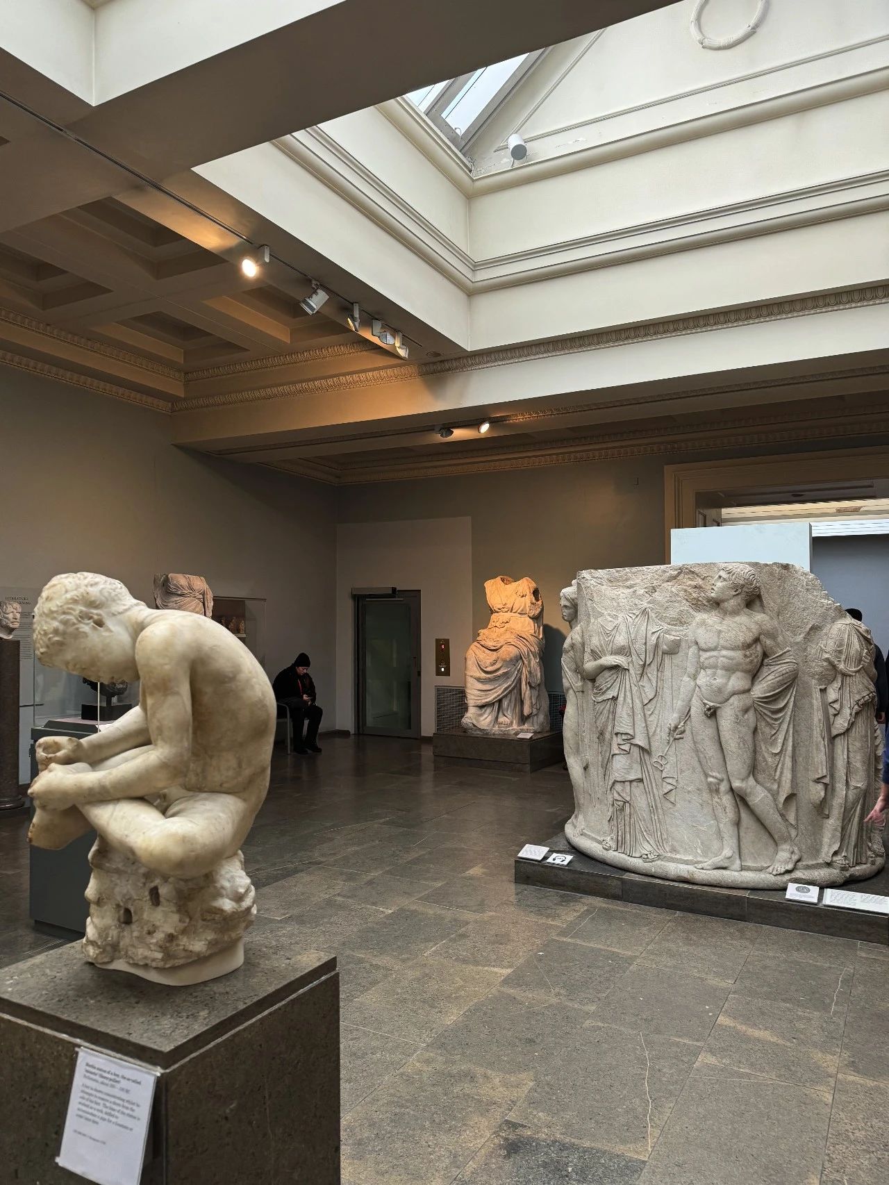 设计在旅途，伦敦River Thames白色公寓丨英国丨懒猫创意空间-23