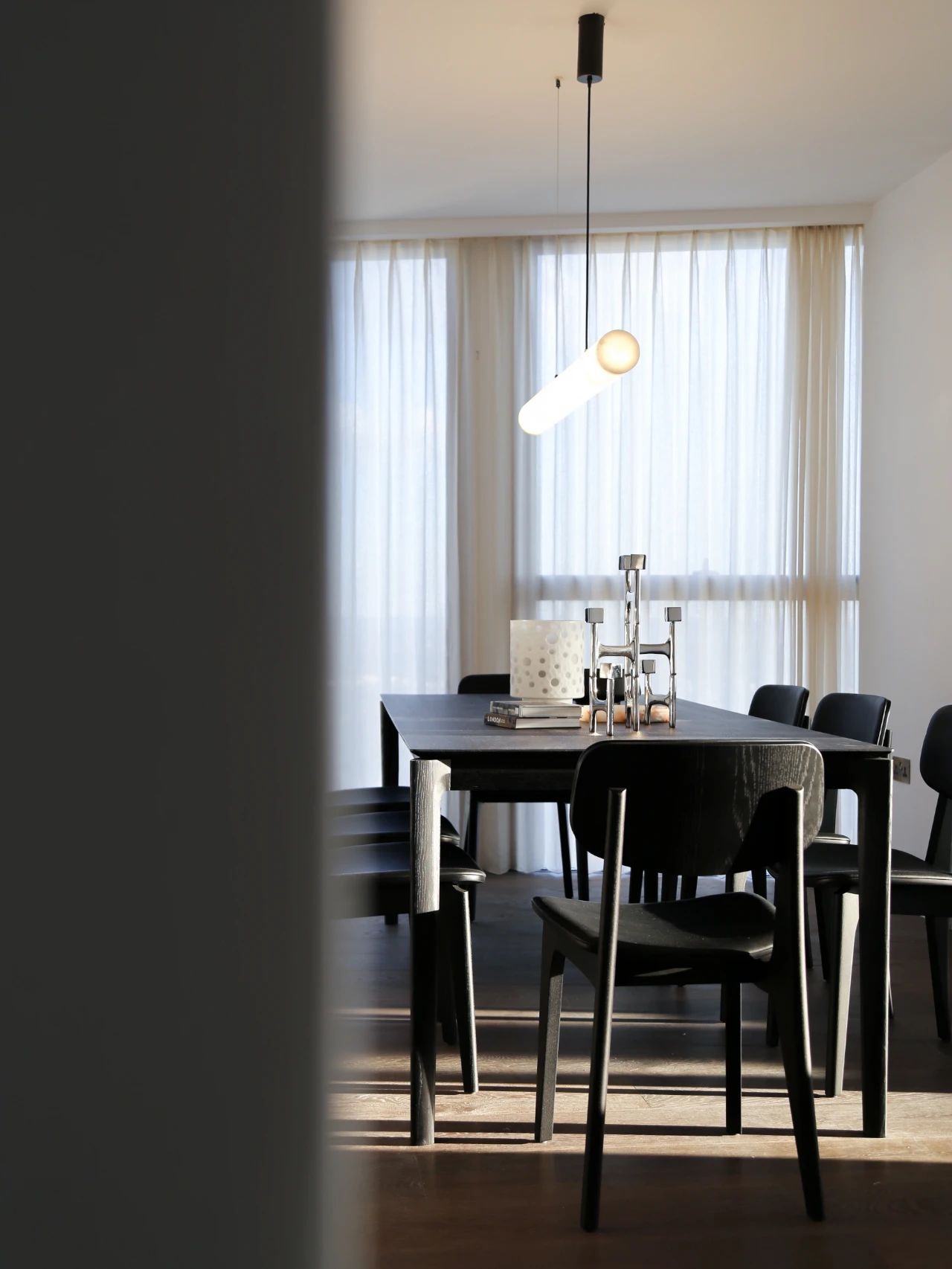 设计在旅途，伦敦River Thames白色公寓丨英国丨懒猫创意空间-47