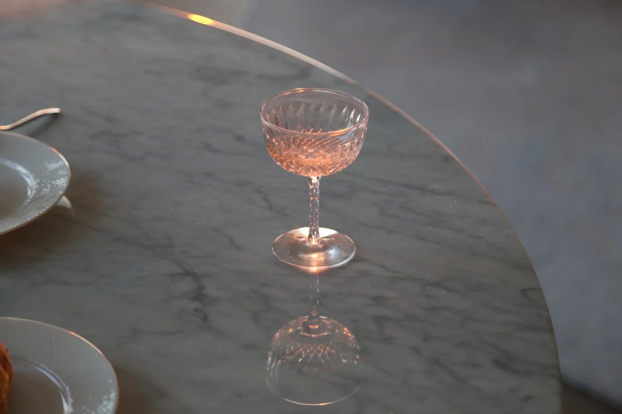 设计在旅途，伦敦River Thames白色公寓丨英国丨懒猫创意空间-56