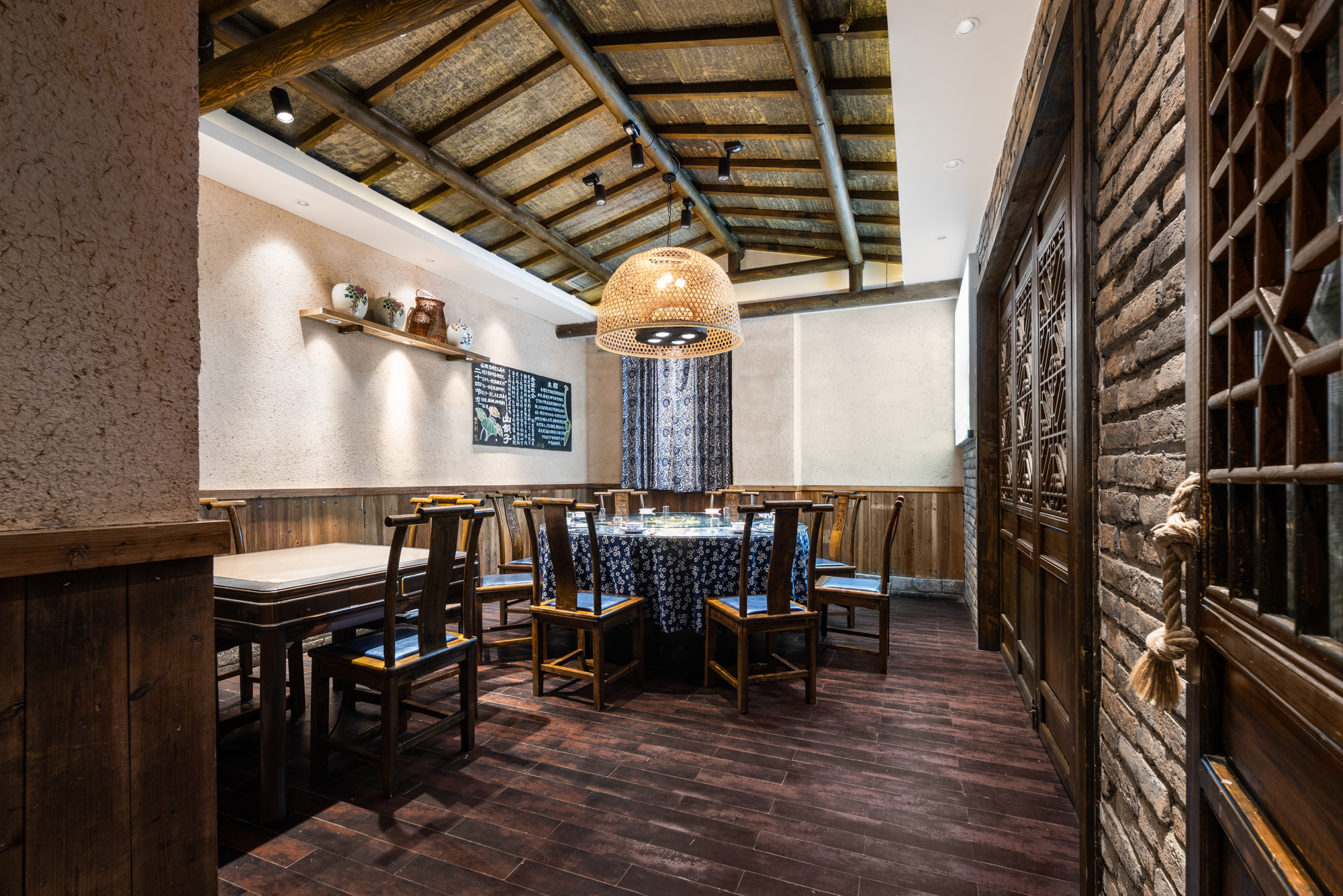 浓郁的乡村民俗风格餐厅丨中国十堰丨罗涵-12
