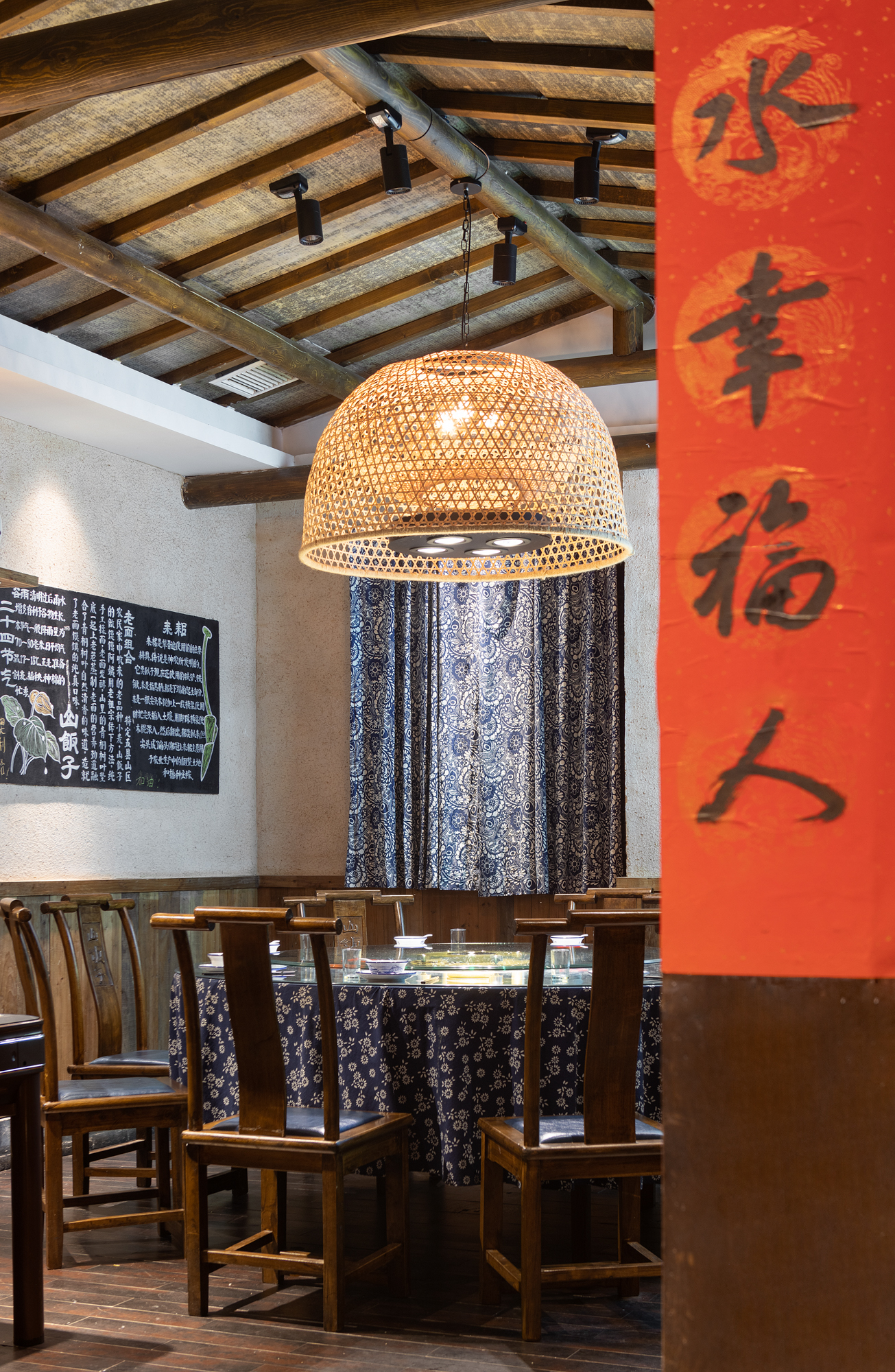 浓郁的乡村民俗风格餐厅丨中国十堰丨罗涵-8