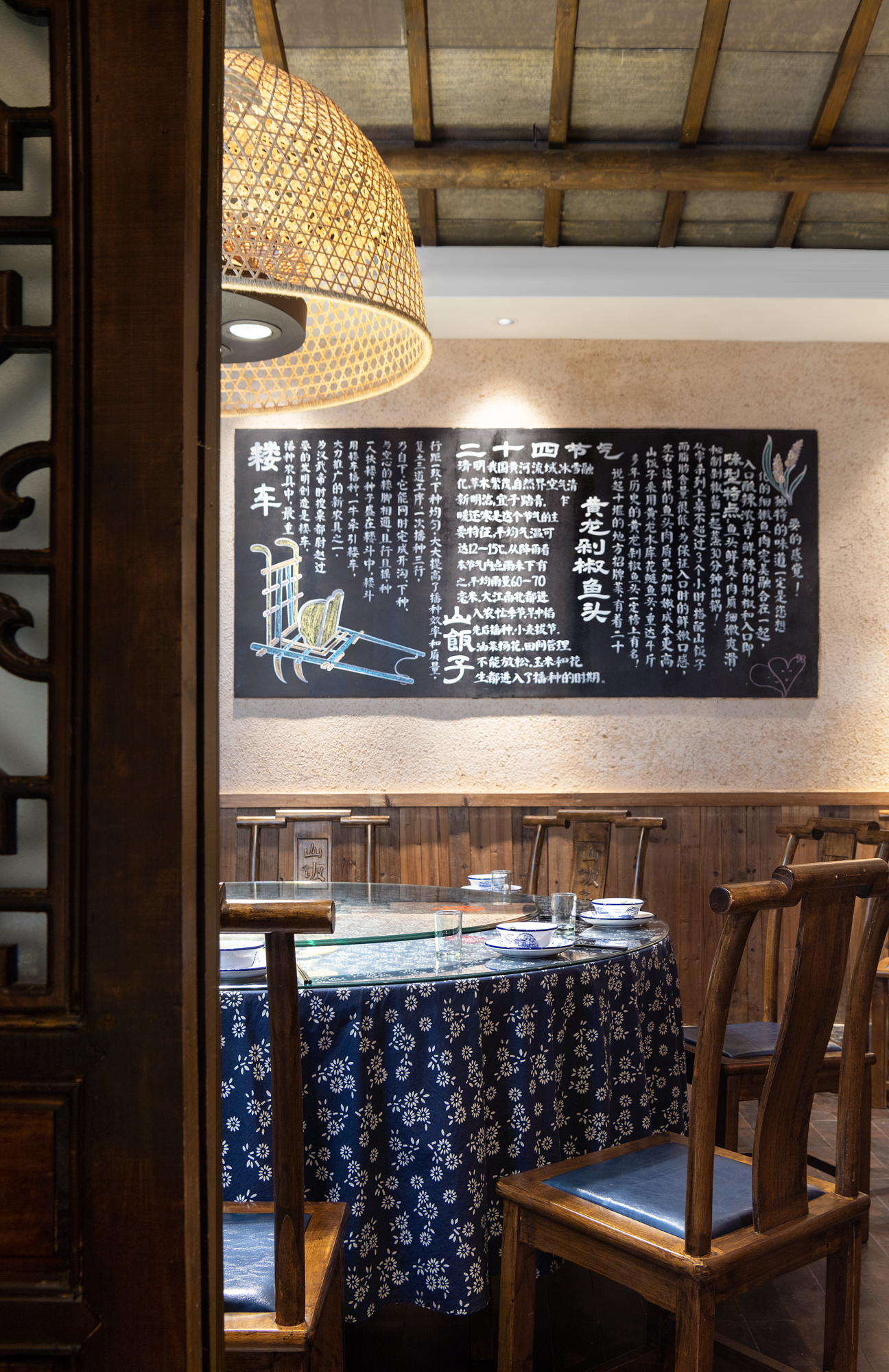 浓郁的乡村民俗风格餐厅丨中国十堰丨罗涵-11