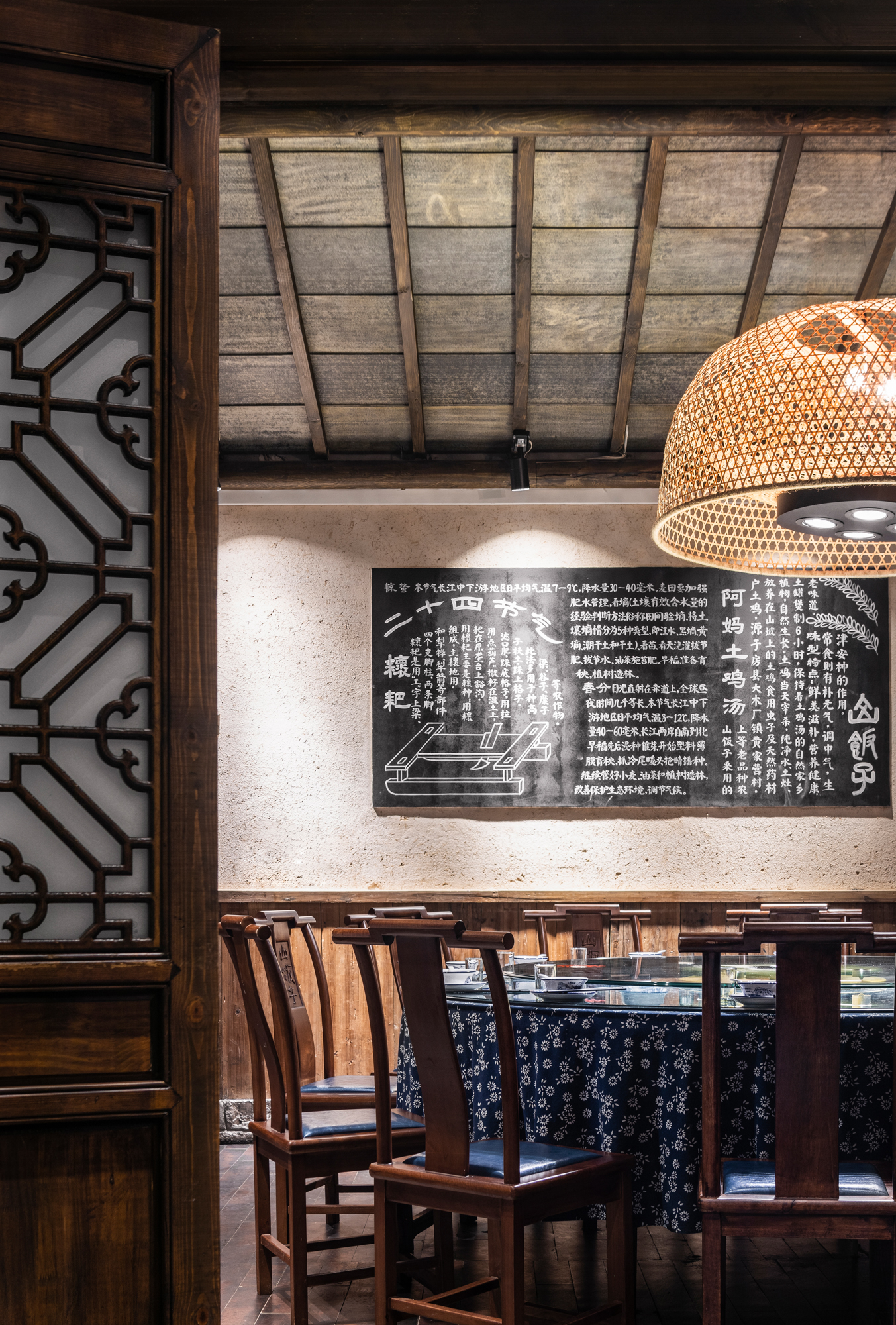 浓郁的乡村民俗风格餐厅丨中国十堰丨罗涵-19