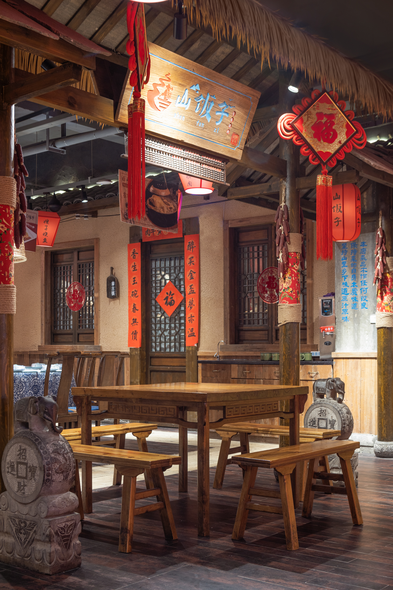 浓郁的乡村民俗风格餐厅丨中国十堰丨罗涵-20