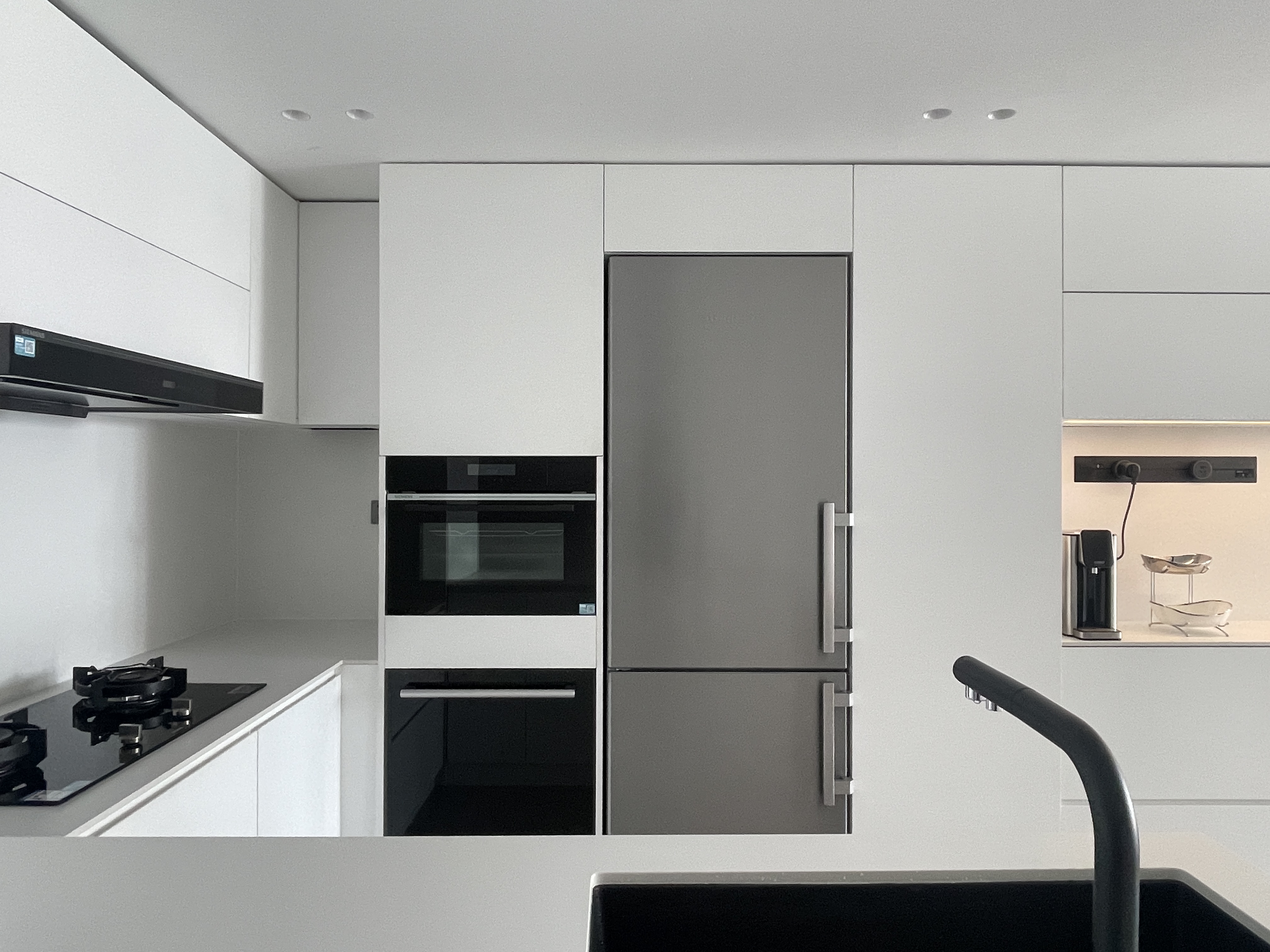 素色美学！看这套极简家装如何拿捏空间质感丨中国深圳丨陈彬-2