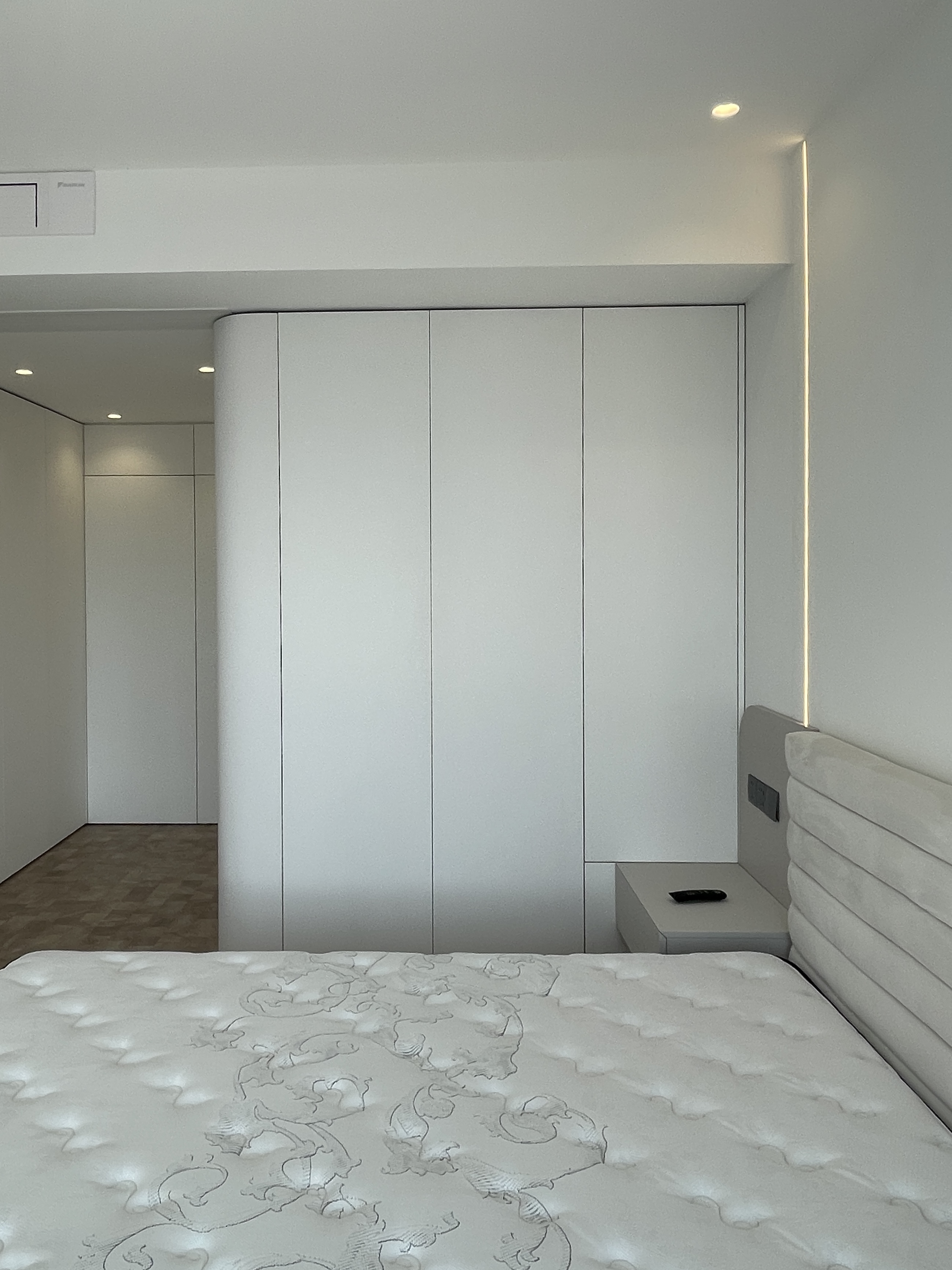 素色美学！看这套极简家装如何拿捏空间质感丨中国深圳丨陈彬-11