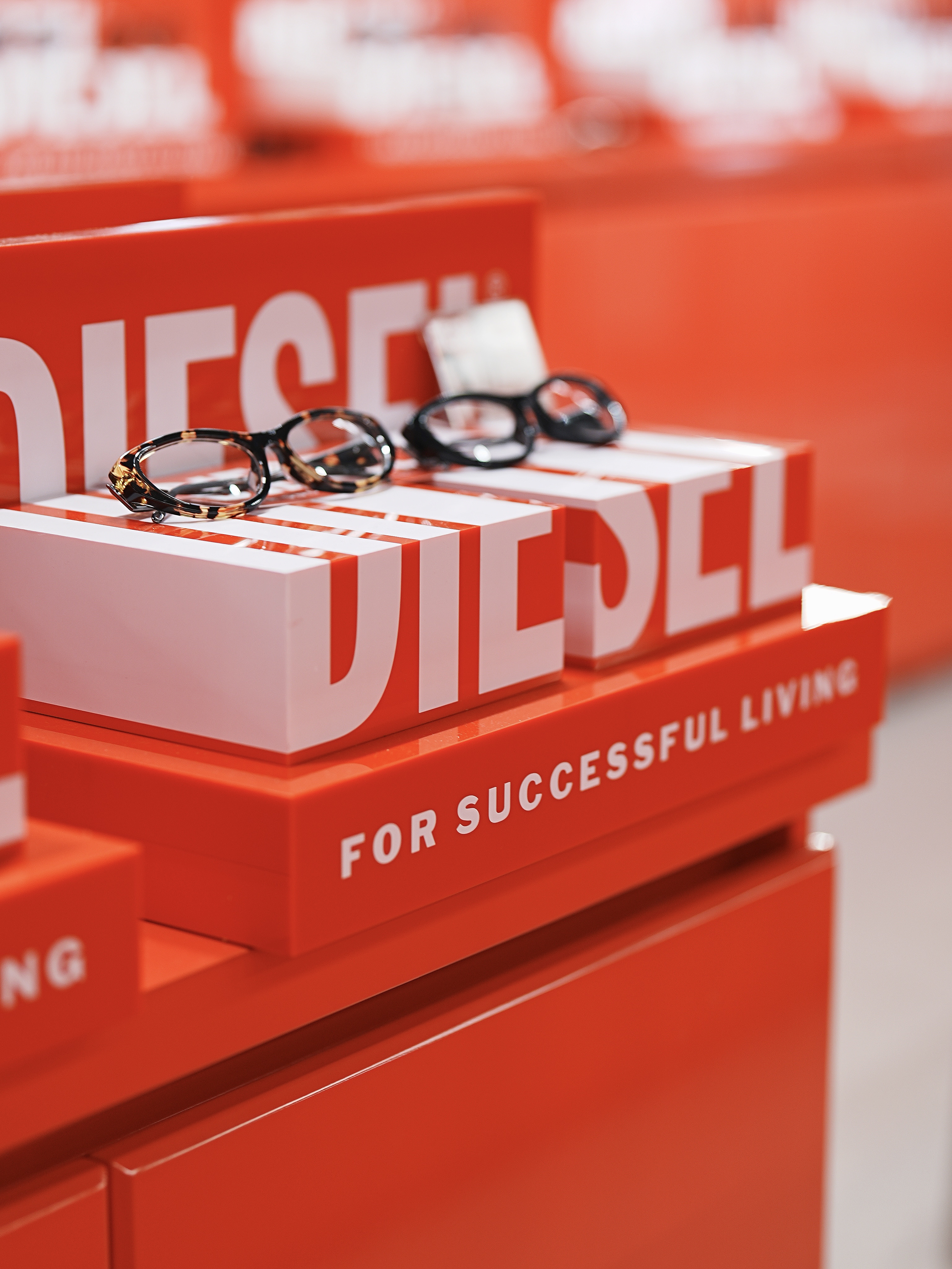 DIESEL快闪店丨中国成都丨成都金魔方装饰-5