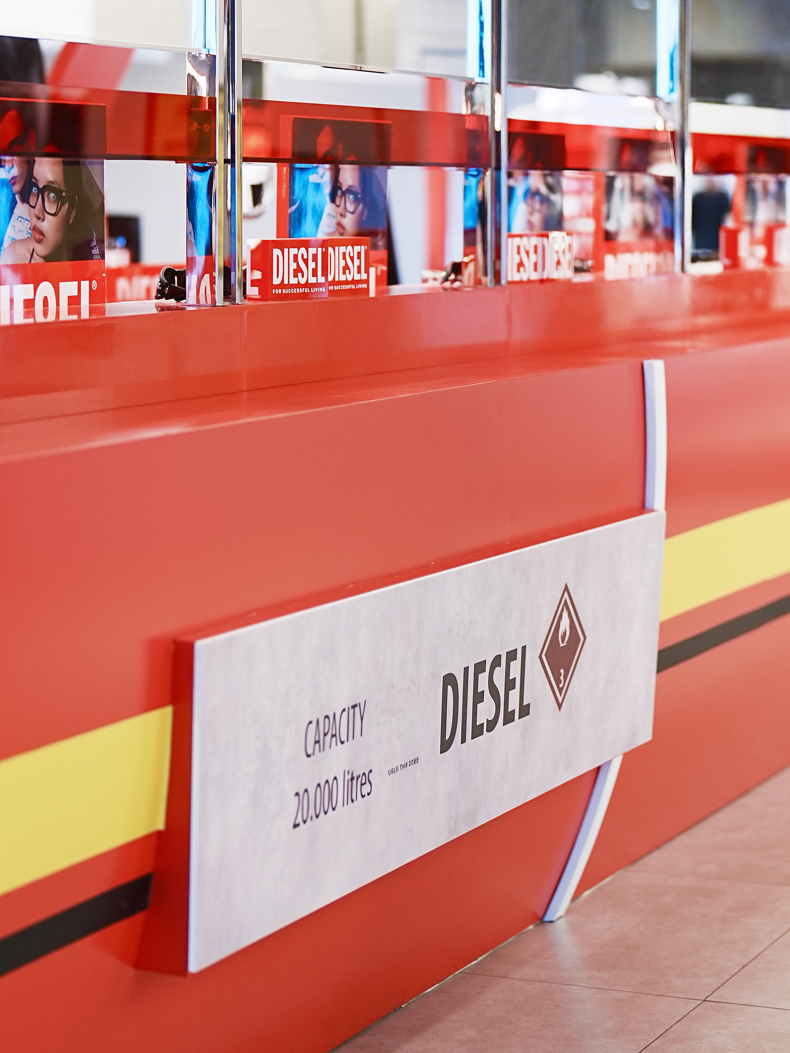 DIESEL快闪店丨中国成都丨成都金魔方装饰-9