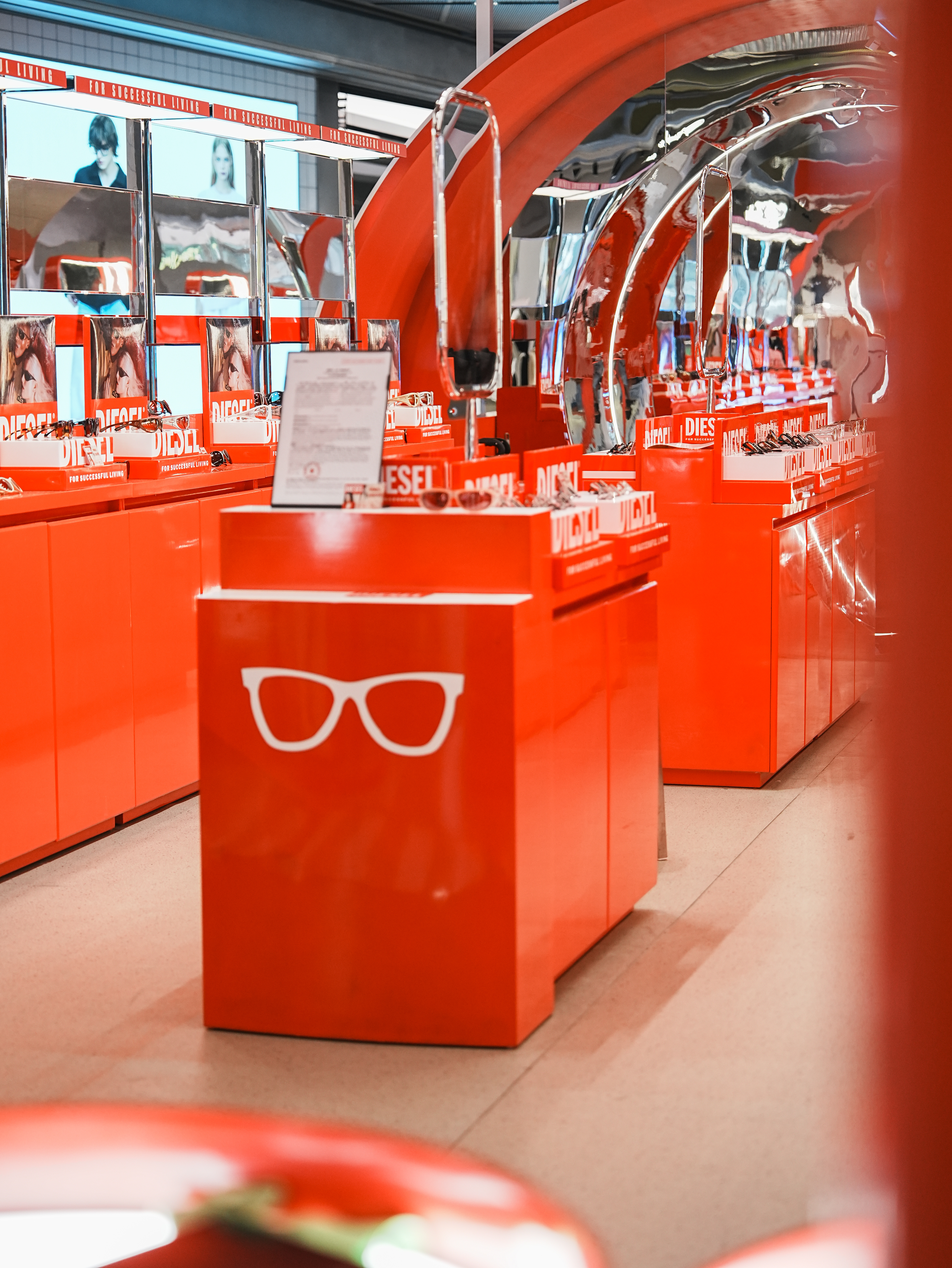 DIESEL快闪店丨中国成都丨成都金魔方装饰-11