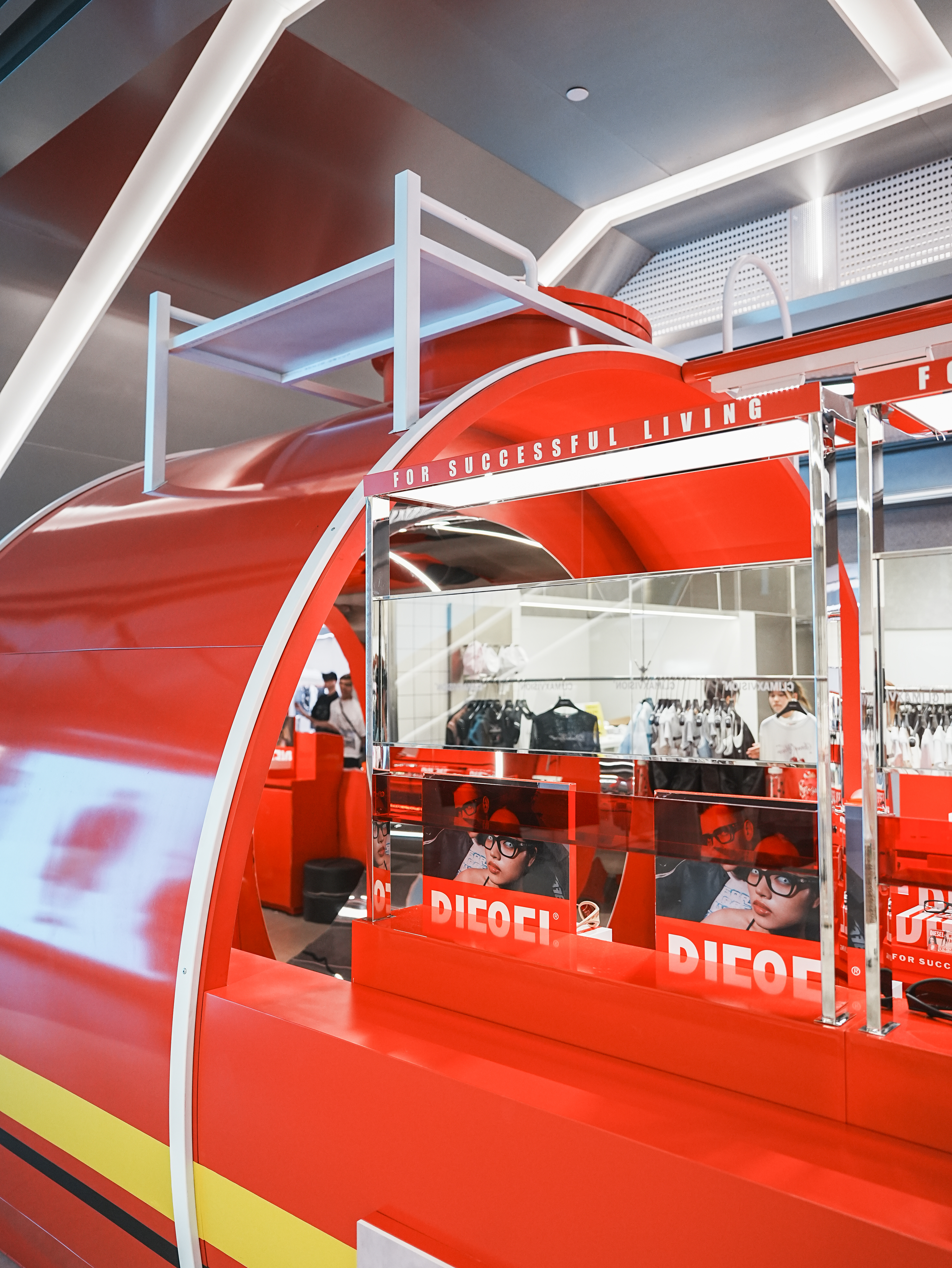 DIESEL快闪店丨中国成都丨成都金魔方装饰-18