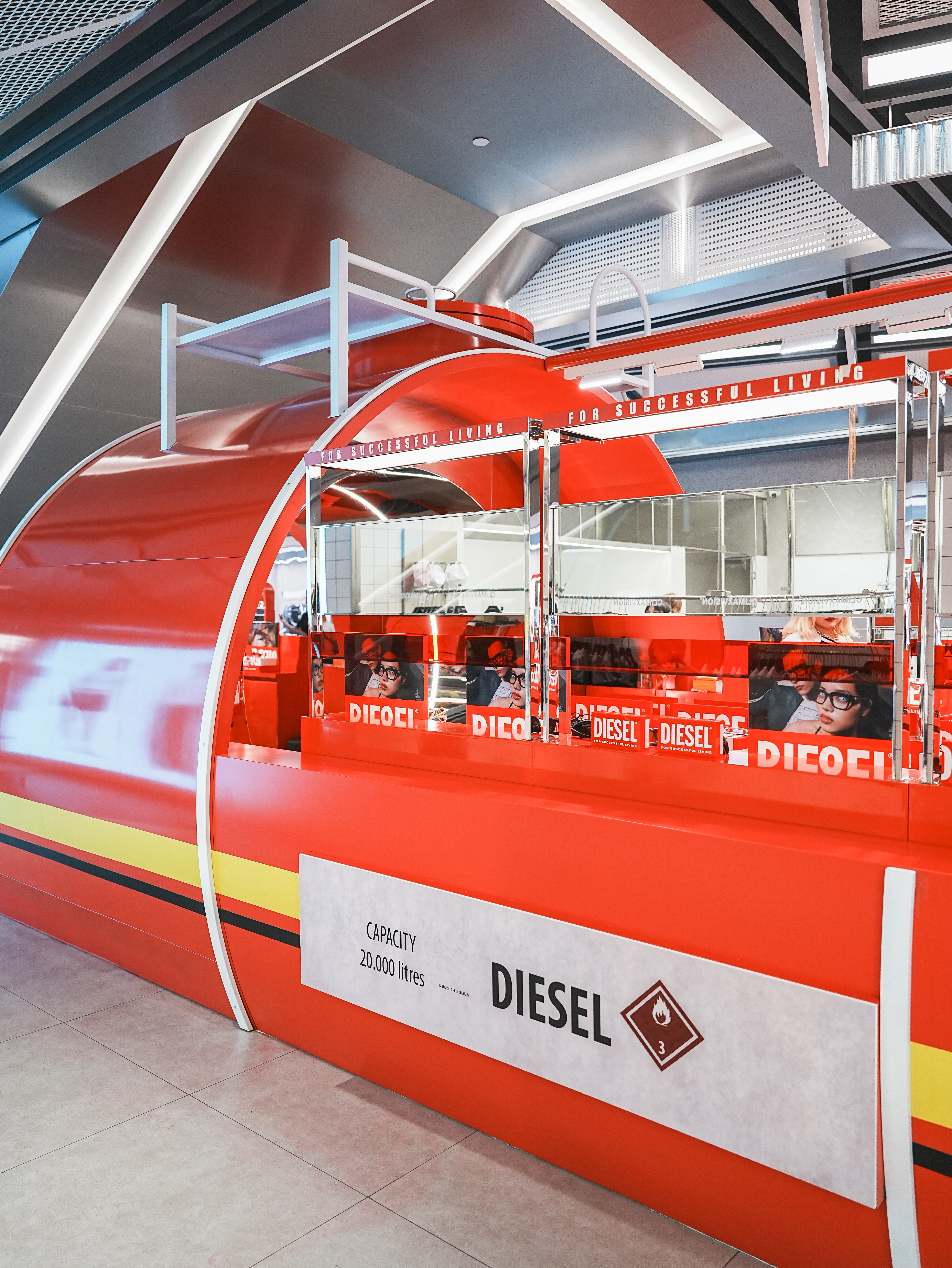 DIESEL快闪店丨中国成都丨成都金魔方装饰-10