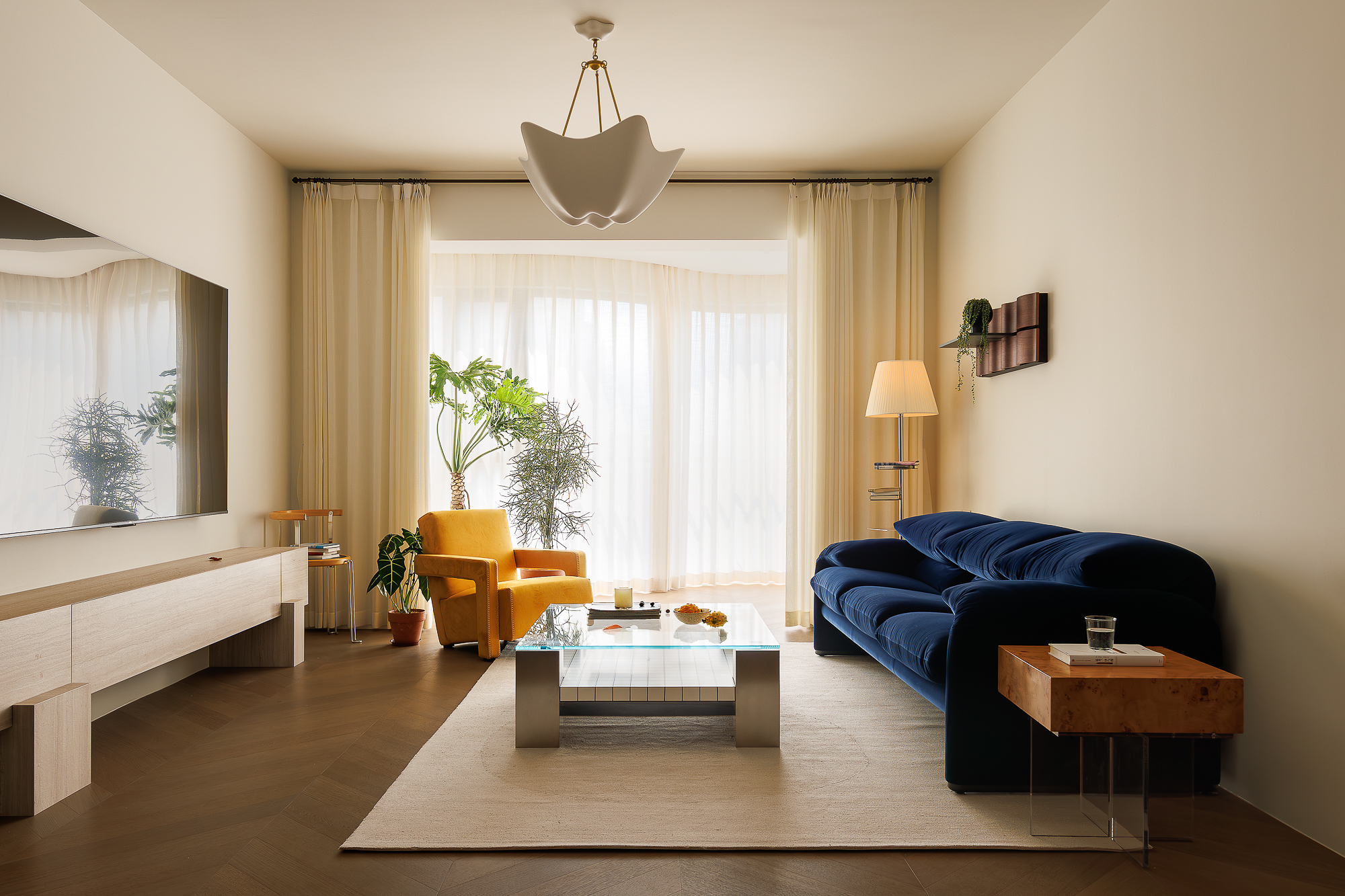 简白画幕上的明媚着色,打翻了调色盘的家恰丨中国上海丨HURR赫设计-4