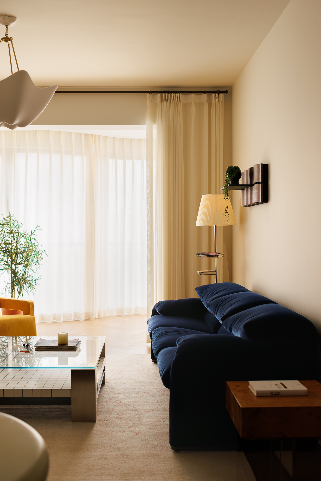 简白画幕上的明媚着色,打翻了调色盘的家恰丨中国上海丨HURR赫设计-11