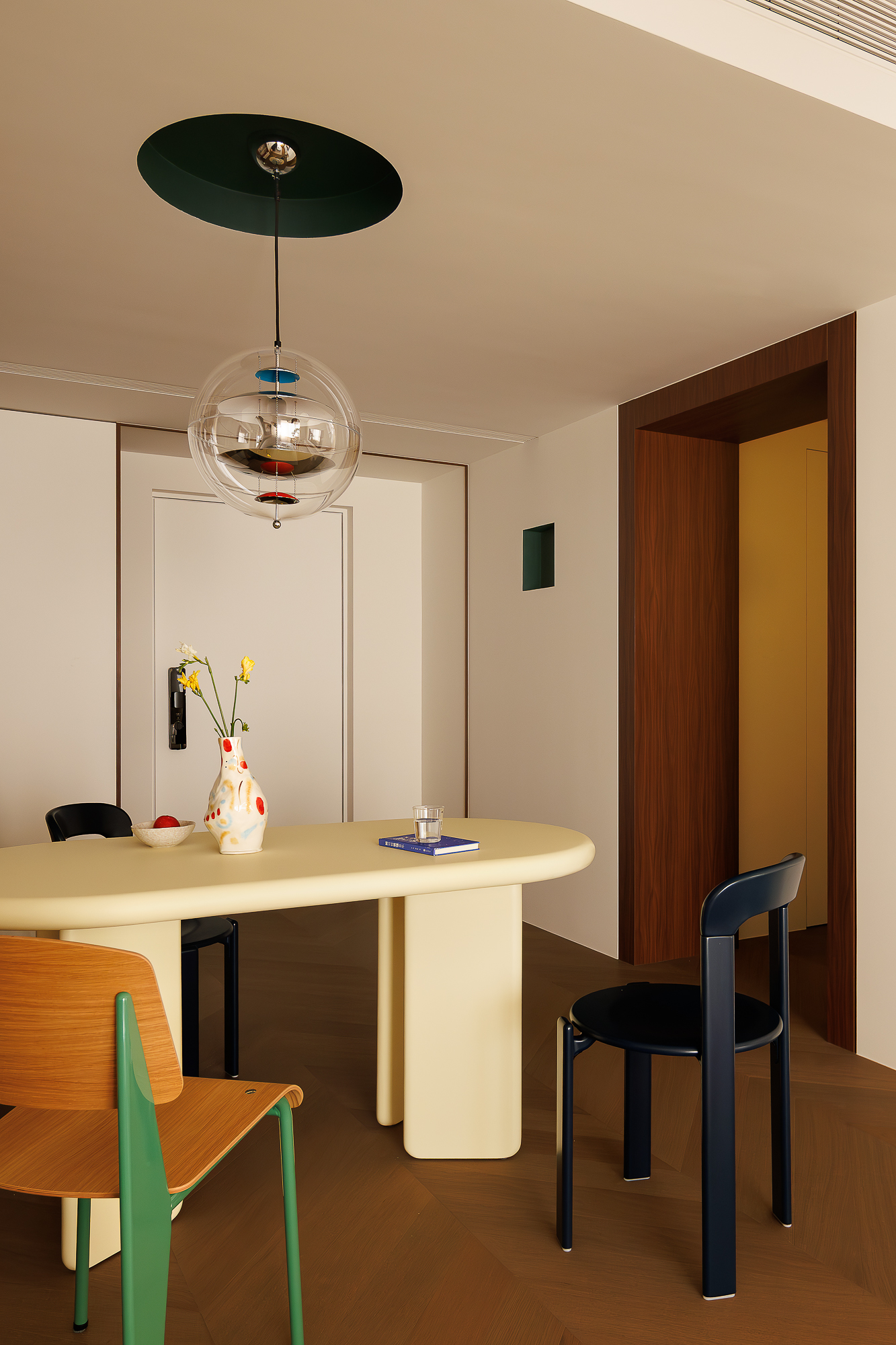 简白画幕上的明媚着色，打翻了调色盘的家恰丨中国上海丨HURR赫设计-25