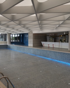 麓悦江城室内泳池及展陈装饰丨中国重庆丨Yuki设计