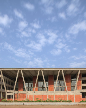 艾哈迈达巴德大学工程学院
