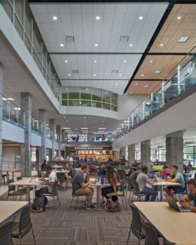 Wayne State University 新学生中心翻新
