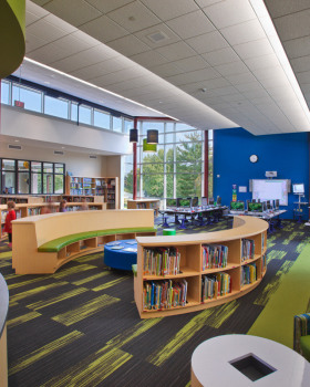 米尔斯湖小学