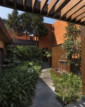 C260 House | 重生的 50 年代别墅，融入自然的绿色革新
