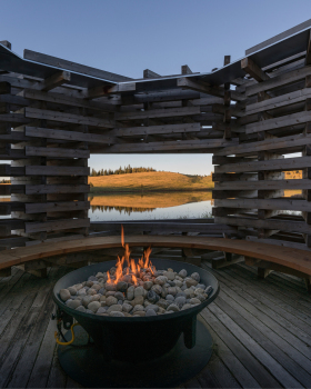 Carraig Ridge Fireplace | 旋转木构的时空韵律