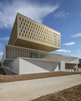 MDR Architectes 打造绿色环绕的法国校园
