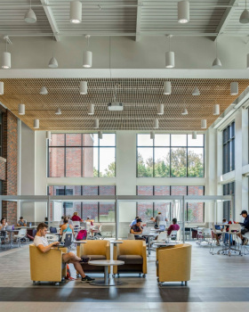 中央密歇根大学 Grawn Hall 商学大厦现代翻新