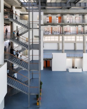 土耳其 AOIZ Nedim Uysal 私立高中 Technical and Industrial High School building