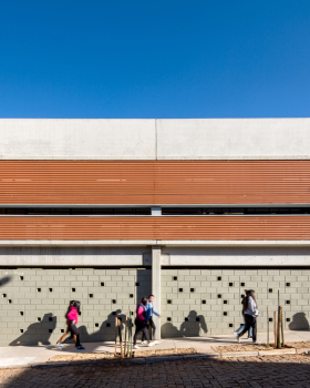 百年老校翻新记——巴西 Joanópolis 学校重建项目
