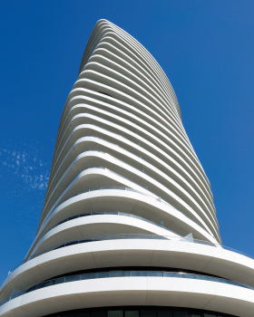 伦敦河岸地标建筑——Lombard Wharf