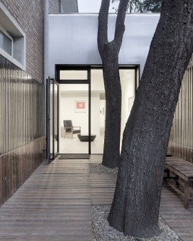 融合与互动的艺术空间——北京 Cao Chang Di 艺术区 Ying Gallery 改造设计