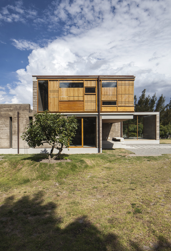 Cotacachi House  Arquitectura X-48