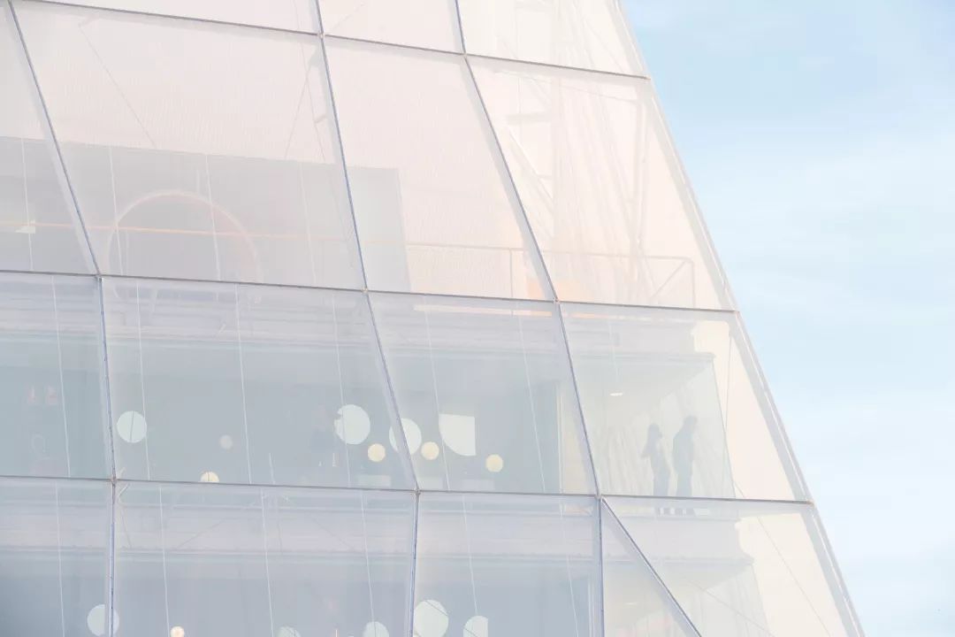 西班牙普拉森西亚礼堂 | 嵌入地下的橙色峡谷明灯-19