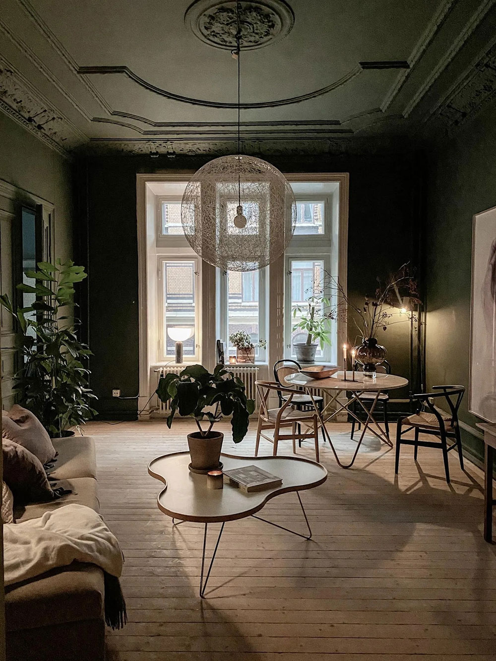 瑞典大胆绿色公寓设计,充满戏剧性魅力-2