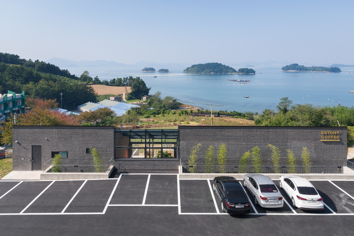 融入自然的简约咖啡馆-65