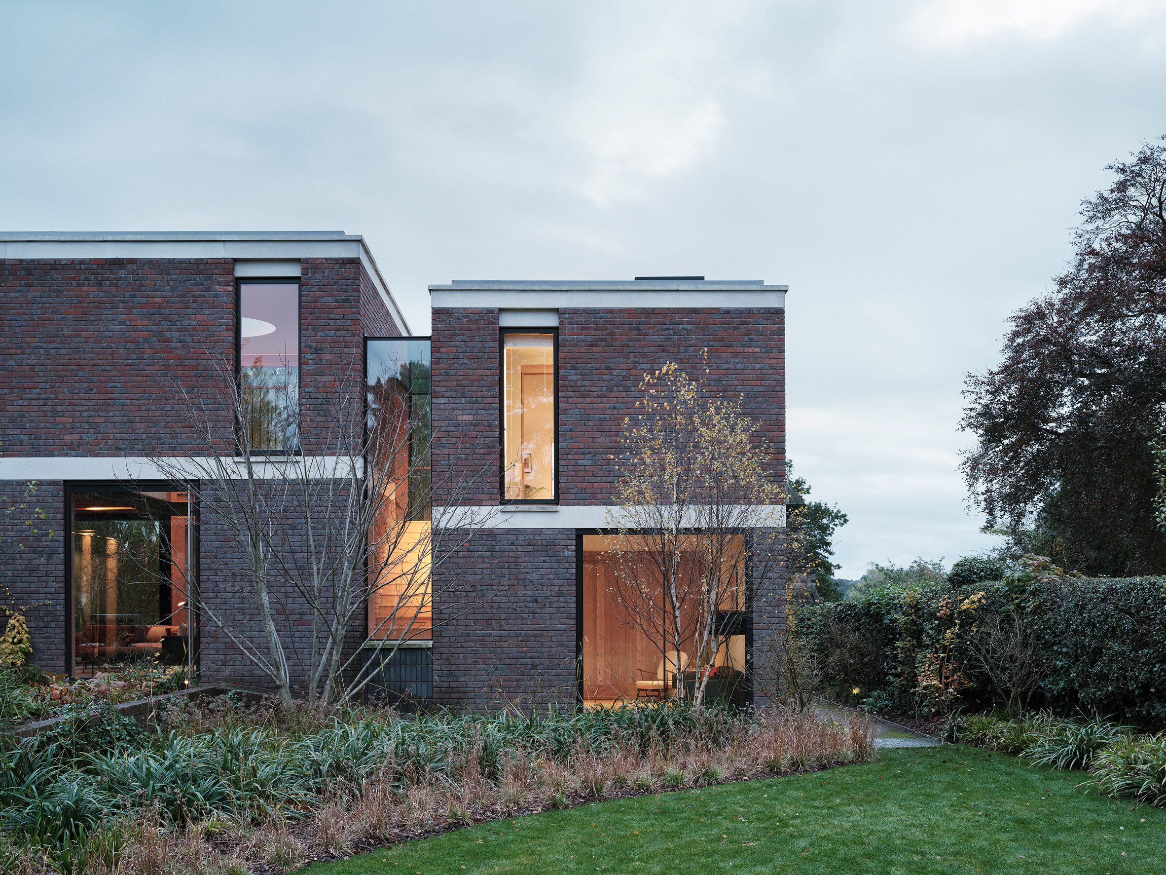 英国 Blee Halligan 建筑事务所打造“Derwent Valley Villa” | 室内外和谐共生，绿意盎然-16