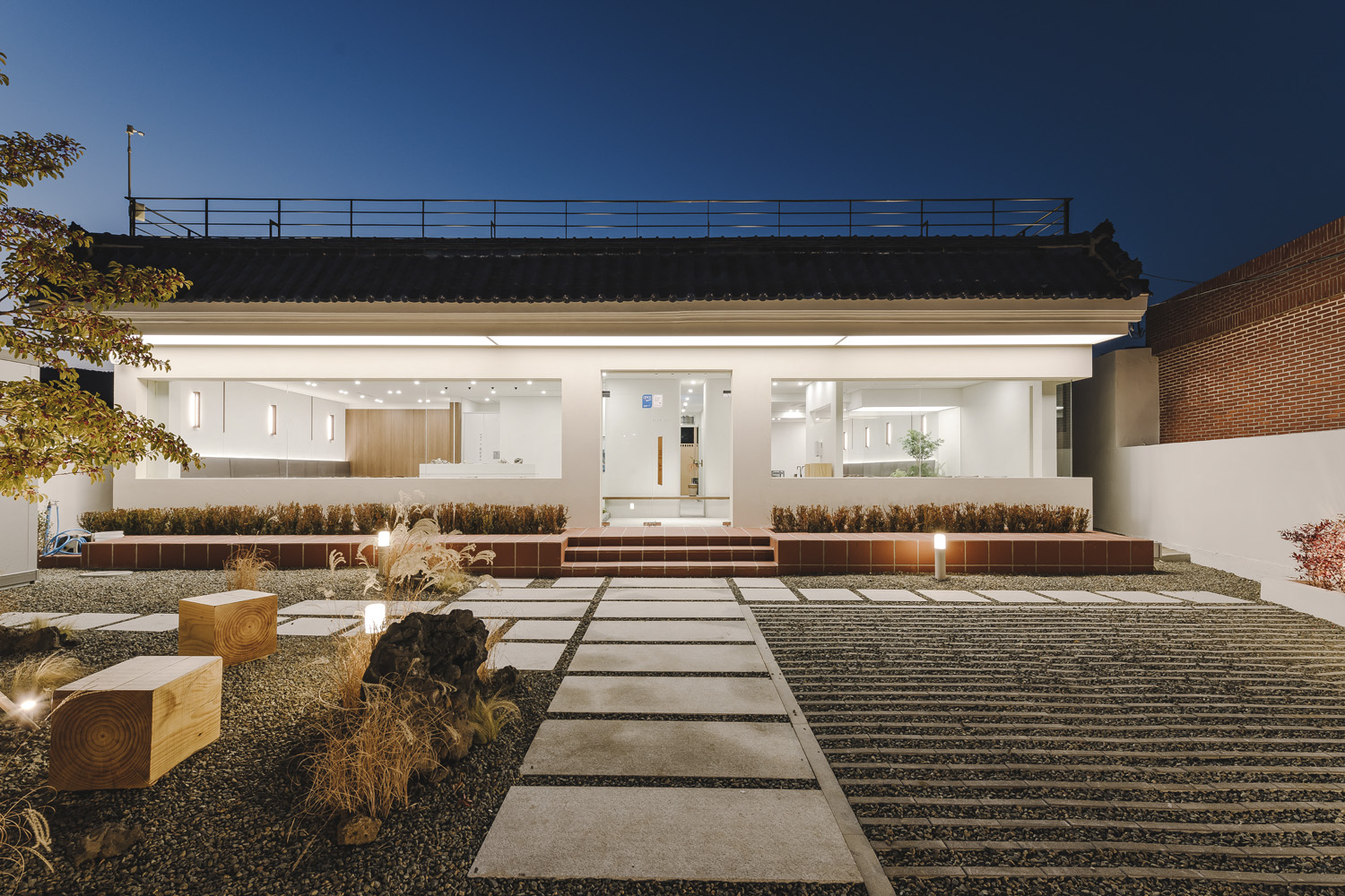 白色与木色，150 平米极简主义韩式餐厅设计-2