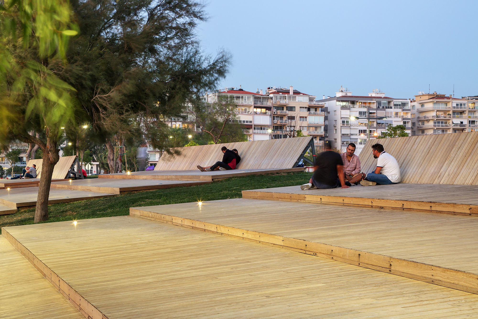 伊兹密尔海滨重塑项目 · Bostanlı日落休息室&人行天桥-47