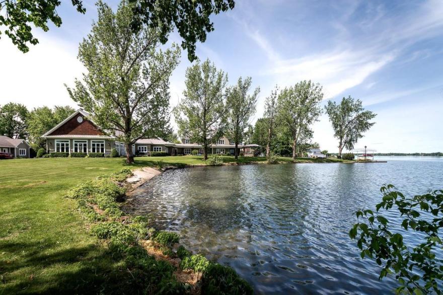 Valleyfield滨水宽敞房产丨加拿大魁北克丨Joli Joli Design-10