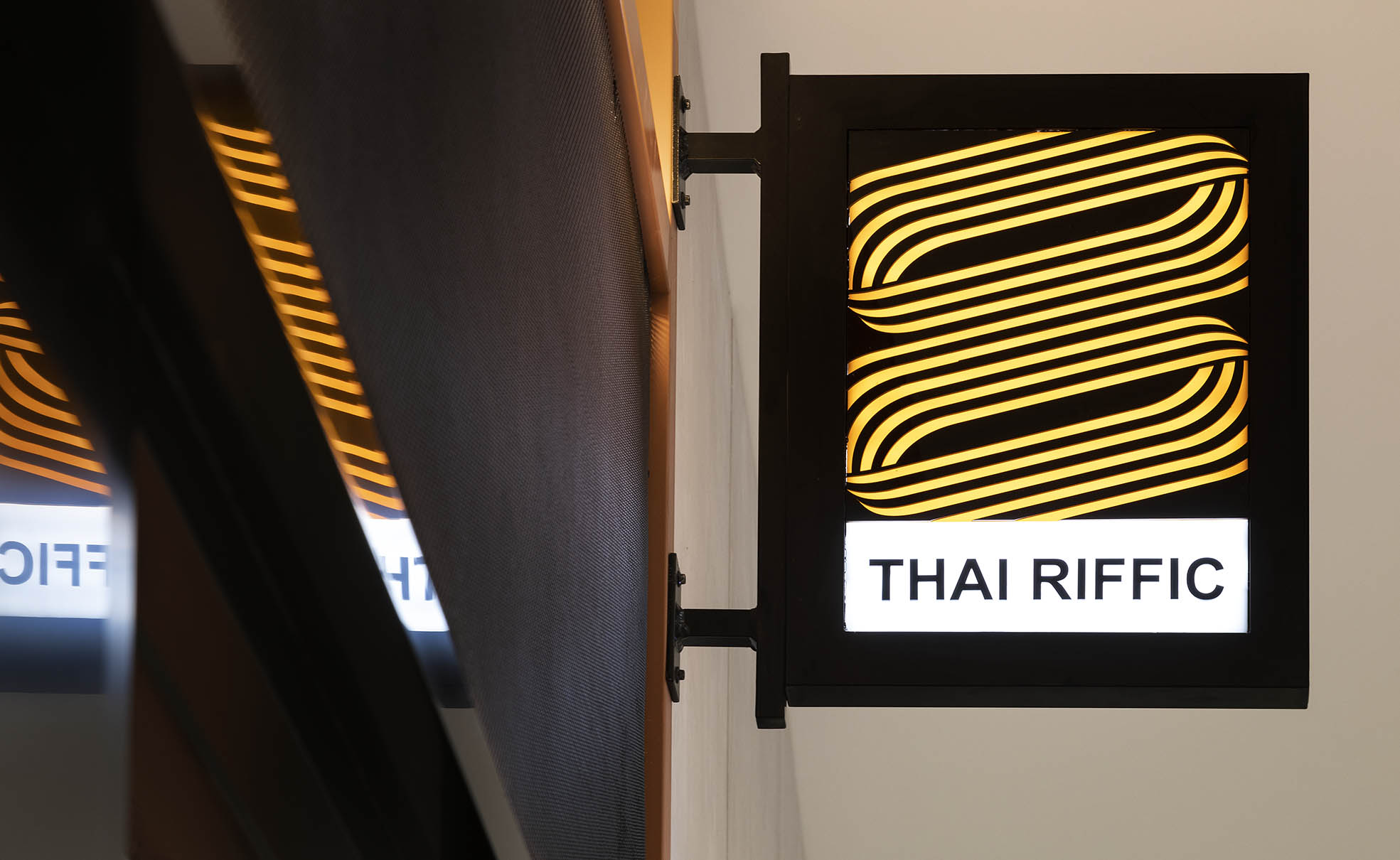 Thairiffic 餐厅 · 现代工业风格的泰国街美食空间丨澳大利亚-9