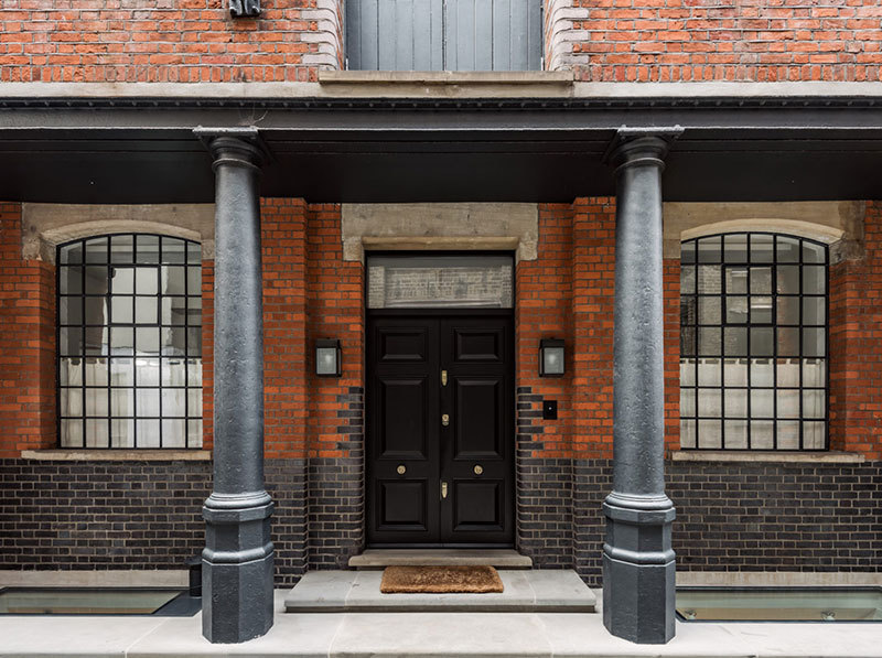 伦敦百年啤酒厂变身的工业风时尚家居-29