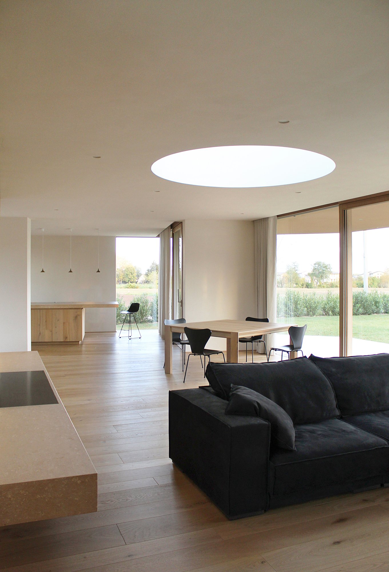 带有一个大门廊的房子丨意大利-19