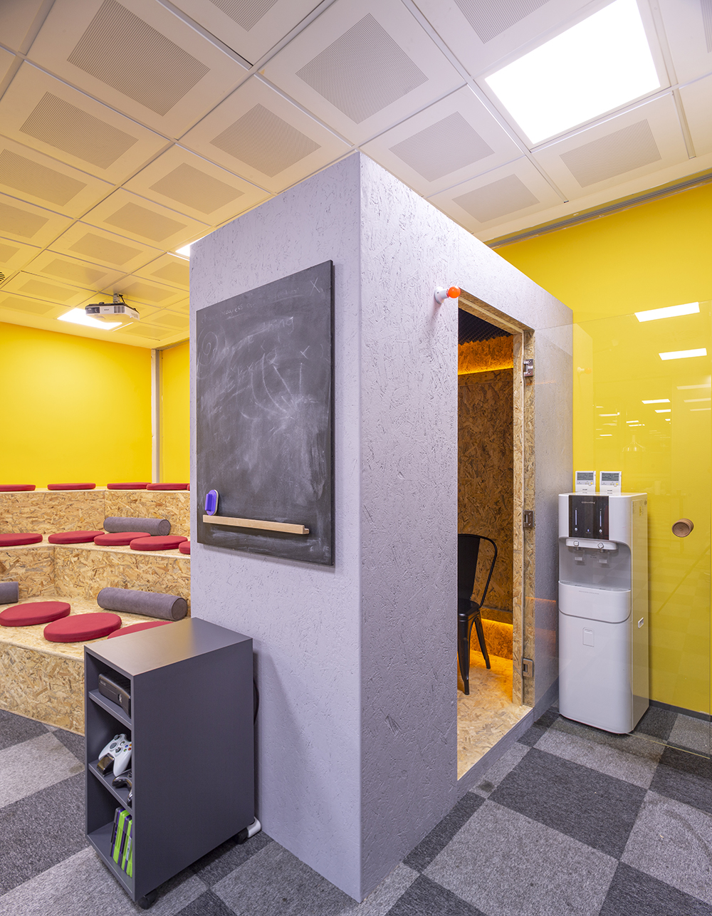 Istanbul 软件公司总部多功能公共空间设计-13