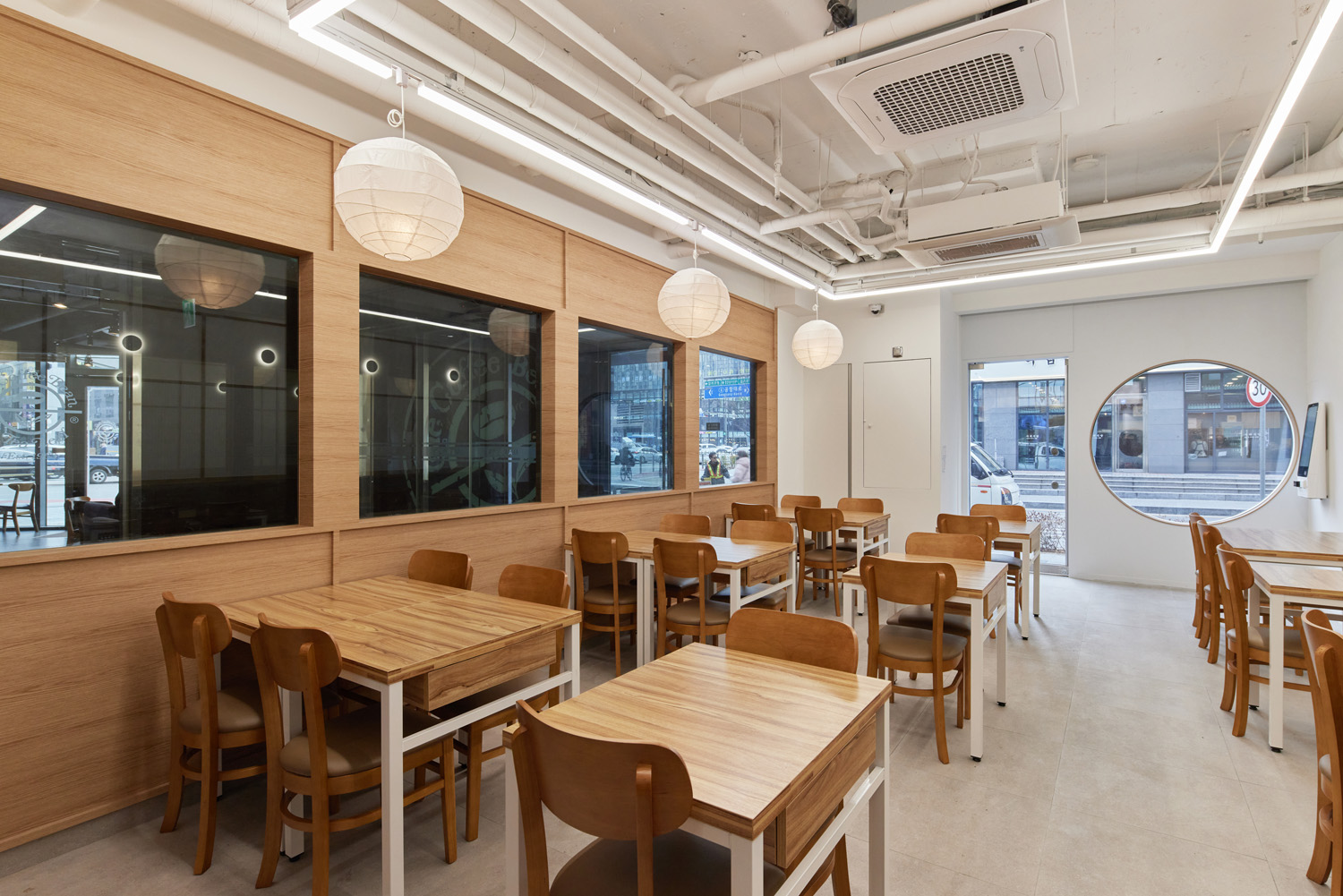 白色与木质，打造 16 平米简约舒适的小型家居空间-9