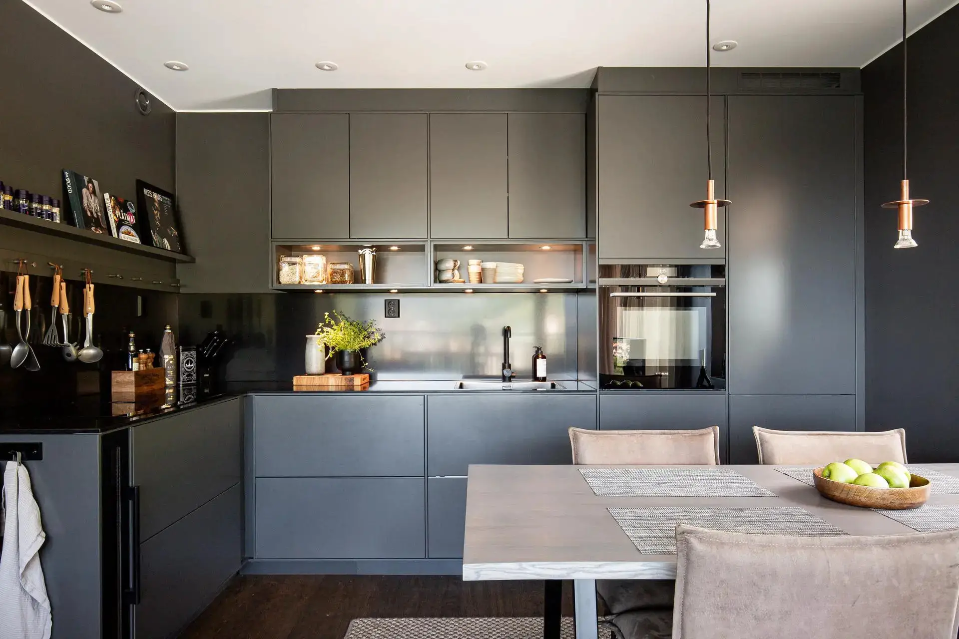 瑞典 63m2 小户型公寓的暗色调设计魅力-5