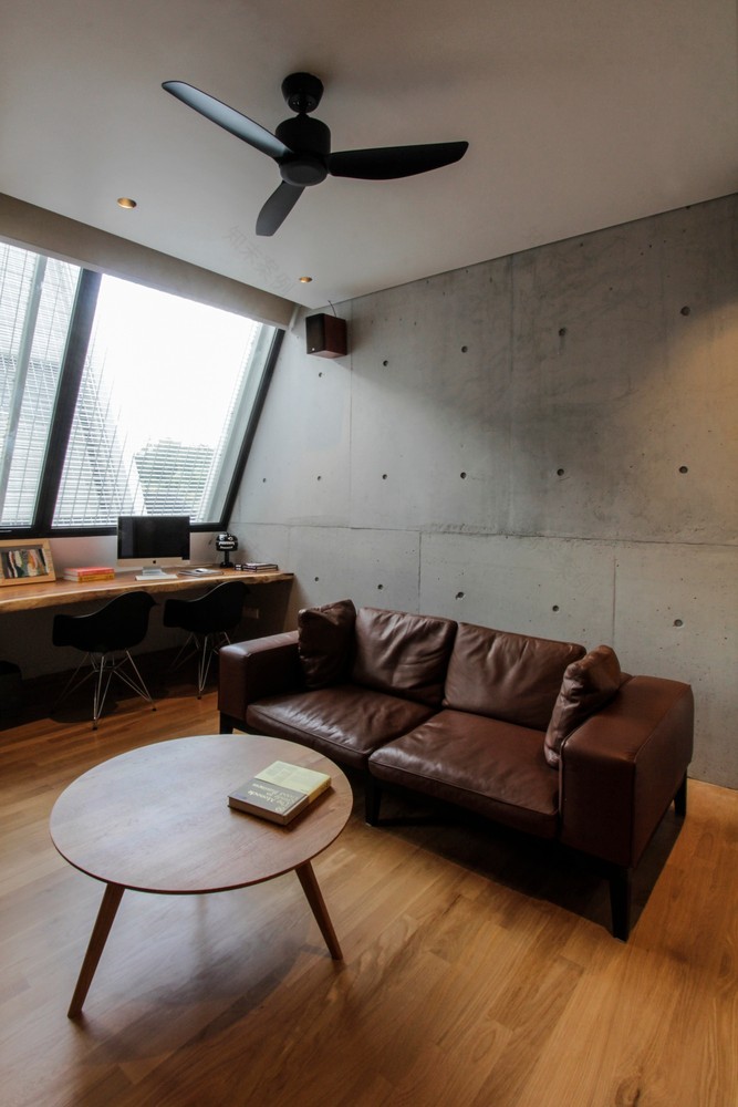 新加坡楔形屋顶混凝土住宅-22