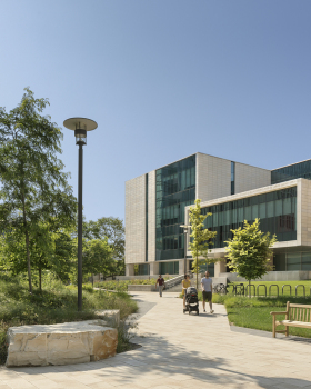 芝加哥大学物理研究中心