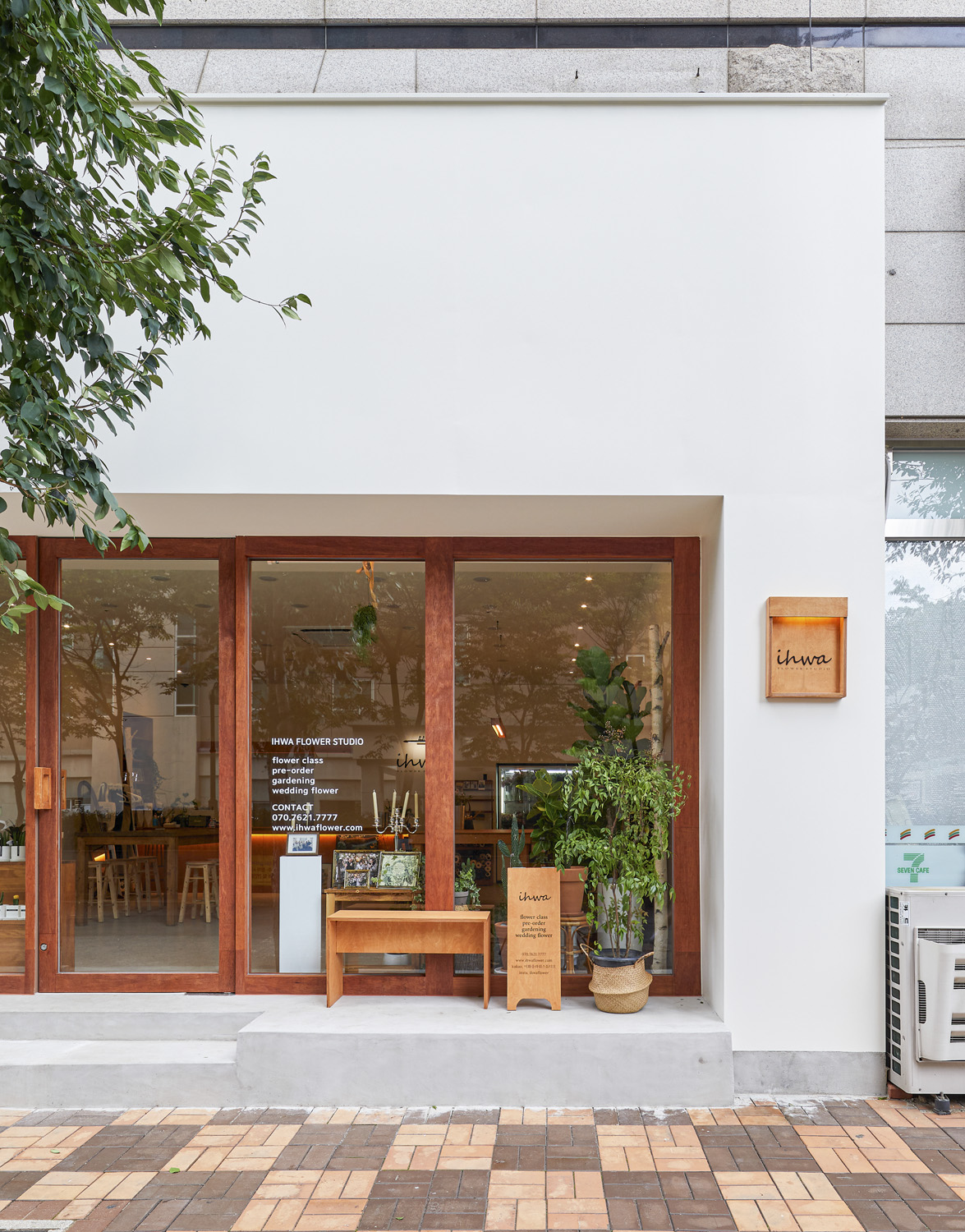 26 坪温暖氛围的白色&木质调氛围的泡沫商店设计-13